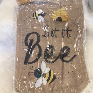 Let It Bee Garden Flag and Pole/NWT